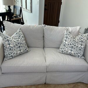LIKE NEW! Pottery Barn Matching Pillows